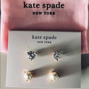 Set of two pairs of stud earrings